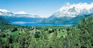 Bariloche - Argentina Bariloche é o destino campeão de visitas na região da Patagônia e oferece opções de lazer que vão de caminhadas até navegações pelos lagos da região