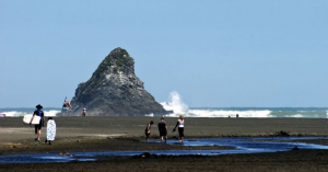 Kare Kare - Nova Zelândia Kare Kare é uma das praias de areias negras da costa oeste da Nova Zelândia, a cerca de 20 km de Auckland Scott Venning