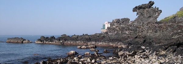 Pedra Yong Du-am, na ilha coreana de Jeju Pedra Yong Du-am, na ilha coreana de Jeju - Tem o formato de um dragão.