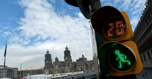 Praça Zócalo - Cidade do México A praça conhecida como Zócalo, localizada no coração da Cidade do México. O México tem uma paisagem diversificada., ocupa uma área de 47 mil m² e está cercada por edifícios históricos