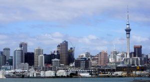 Sky Tower - Auckland - Nova Zelândia Sky Tower - Auckland - Nova Zelândia - Com 328 metros de altura constitui a estrutura mais alta do Hemisfério Sul e uma das torres mais altas da atualidade.