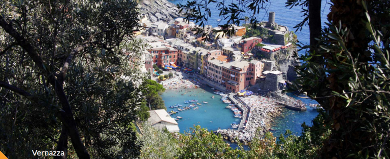 Vernazza - Cinque Terre - Itália Vernazza - Cinque Terre - Itália - Um lindo vilarejo - CINQUE TERRE Tesouro da Itália