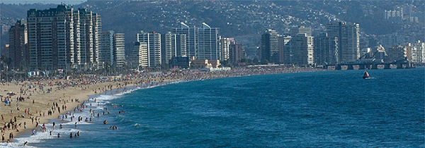 Viña del Mar - Chile Na orla de Viña del Mar, a praia del Sol é margeada por prédios e oferece ondas fortes