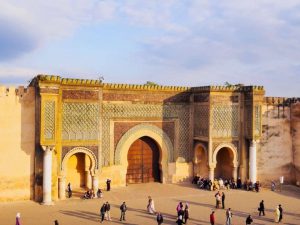A porta Bab Mansour na praça El Hedime - Meknés - Marrocos - Cinco destinos fascinantes